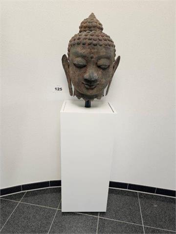 Büste "Buddha" auf Standsäule